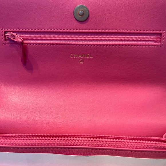 CHANEL BAG - PINK - Spring 2023 - Bag/Wallet - Great Condition - Picture 9 of 12